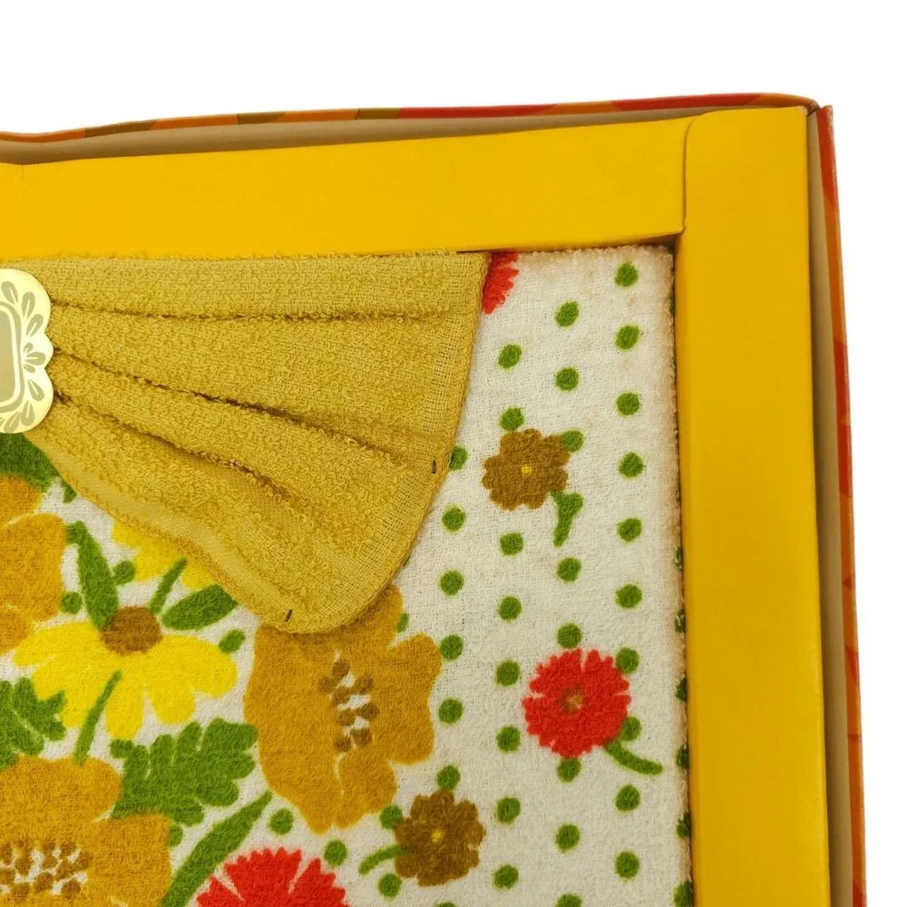 Vintage MCM Golden Crown Quality Decorative Towel Washcloth Cotton Floral NOS